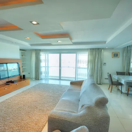 Bright & Spacious 3 Bedroom Mgul1-1 Apartment *