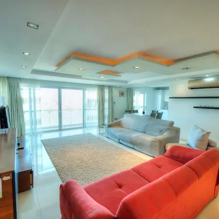 Bright & Spacious 3 Bedroom Mgul1-1